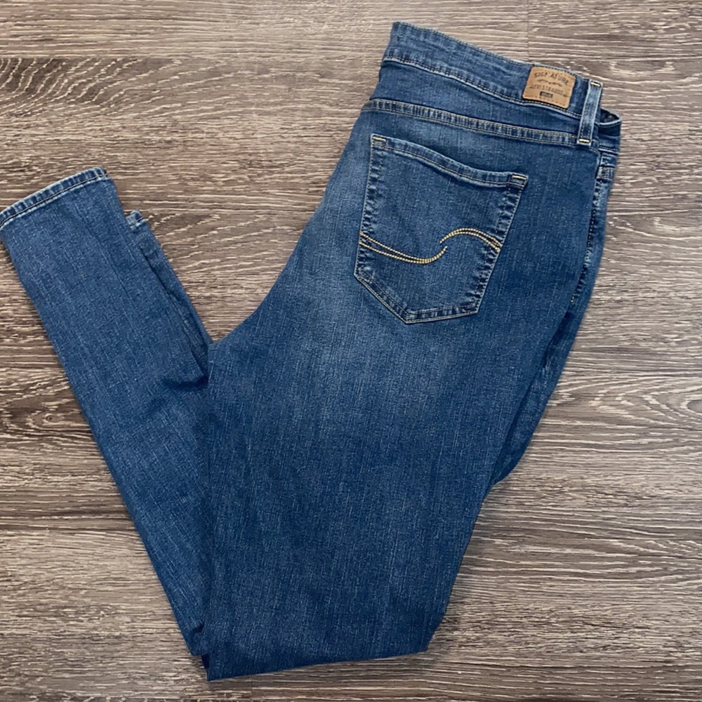 Levi’s Gold Mid Rise Skinny Jeans - Picture 3 of 7